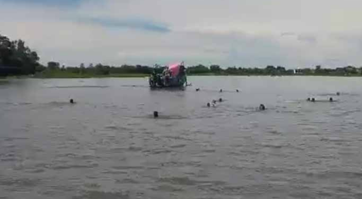 আজমিরীগঞ্জে বরযাত্রীর নৌকায় বিদ্যুৎস্পৃষ্ট হয়ে আহত ৫